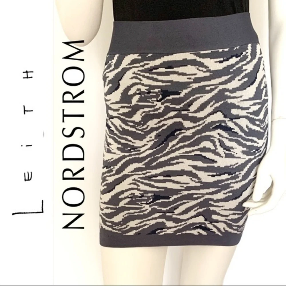 Leith Knit Sweater Zebra Tiger Blue, White, Grey Animal Print Skirt Size XS